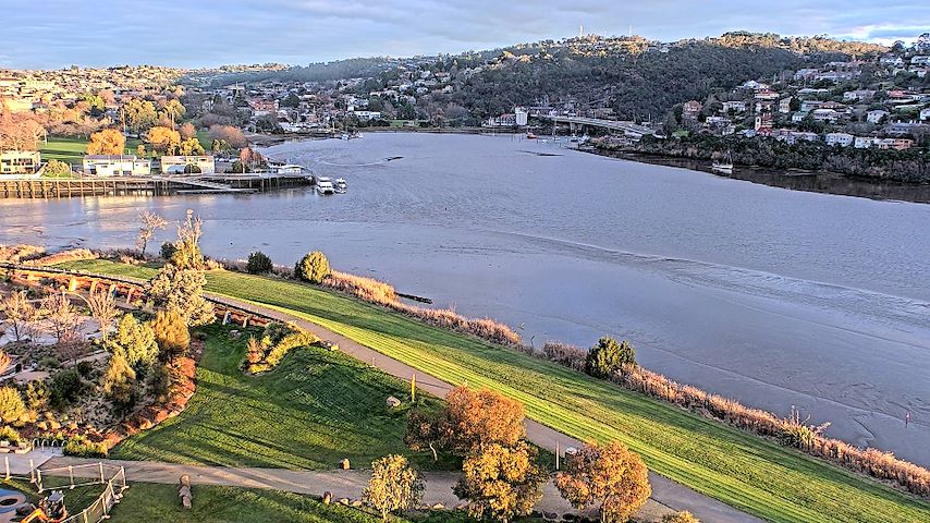 Tiesioginis kameros kanalas iš Tamar Estuary Launceston, Tasmania